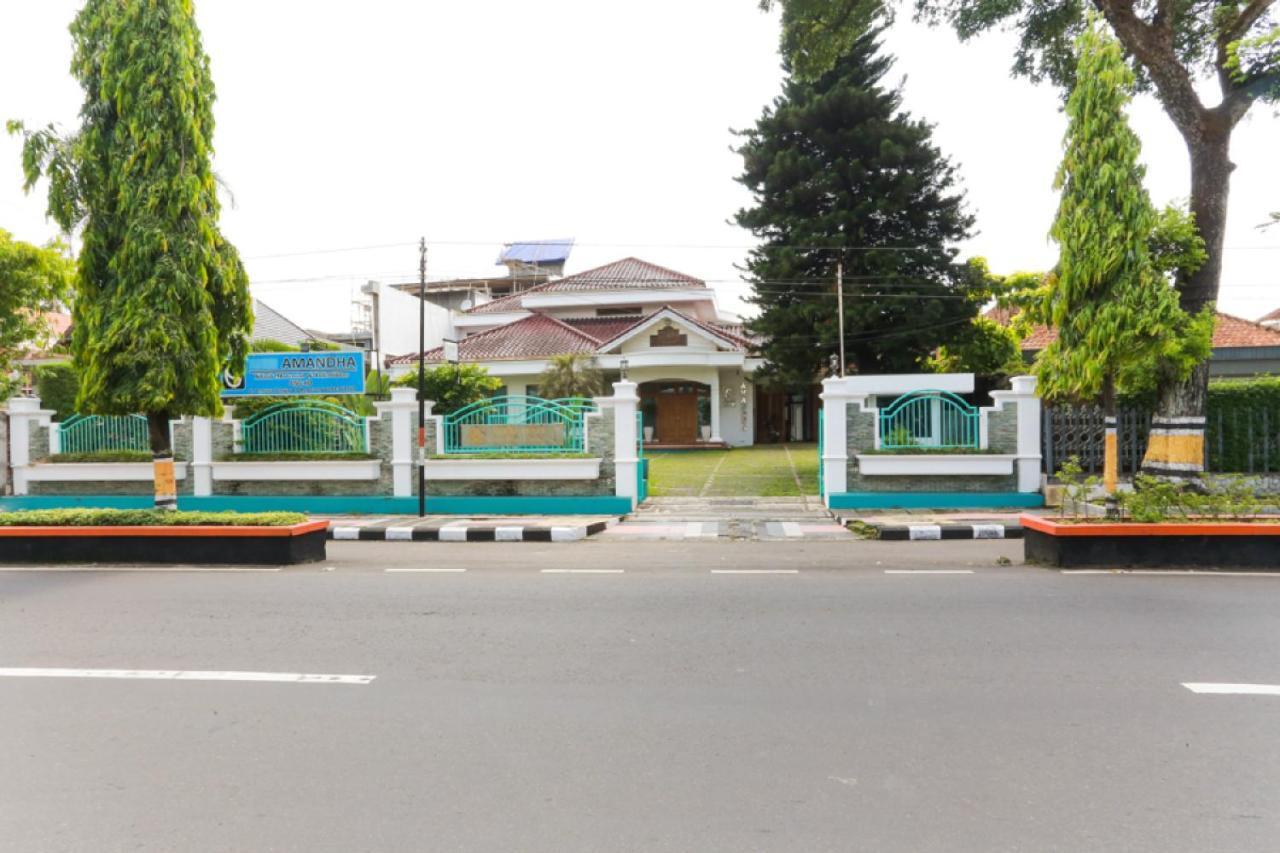 فندق Reddoorz Syariah Near Alun Alun Magelang Bayeman المظهر الخارجي الصورة